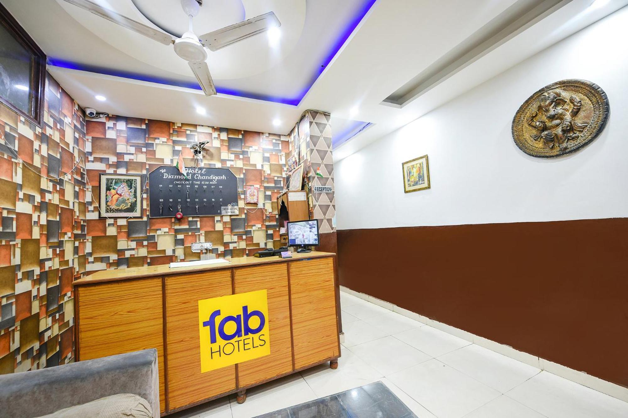 Fabexpress Diamond Sec 45 Hotel Chandigarh Bagian luar foto
